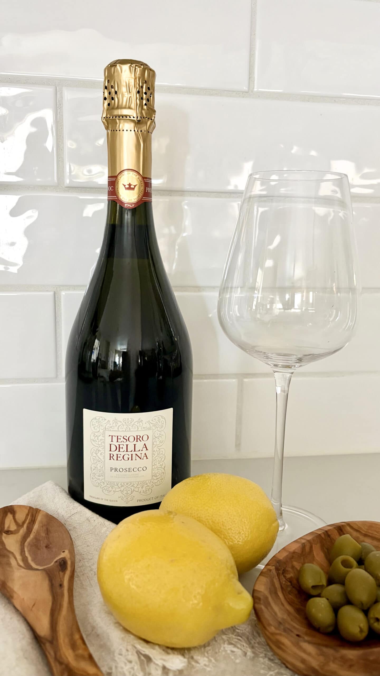 Prosecco wine for Italian food pairing